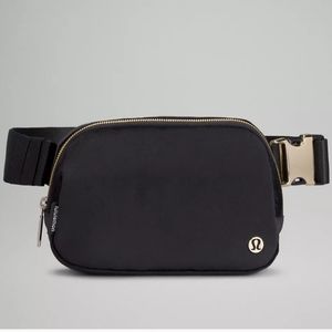 Lululemon Everywhere Belt Bag Velour 1L NWT Black and Gold